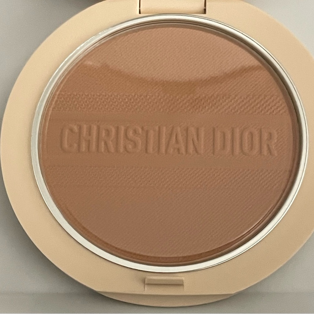 Dior Bronzer Compact with Black and Tan Design - Picture 2 of 3